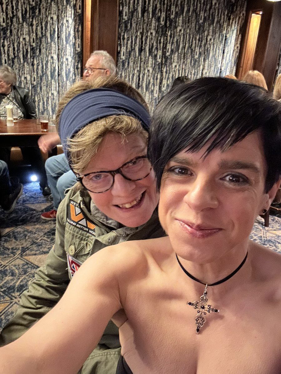 Anna Button tweet media