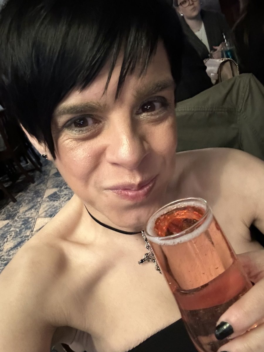 Anna Button tweet media