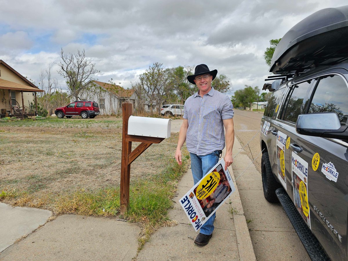 Ike had the pleasure of delivering a yard sign to a Democratic supporter in Lamar today! Your support means the world as we strive to restore integrity to #CD4. Thank you for standing with us! #Ike4CO #LamarCO
