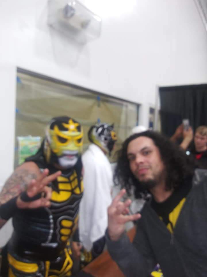 Day 12 of #JoeyGMeetsWrestlers (forgot yesterday cuz it was busy as shit)

Actually grabbed this from my FB memories today and forgot I met @PENTAELZEROM once. This was 5 years ago. 

ZERO MIEDO