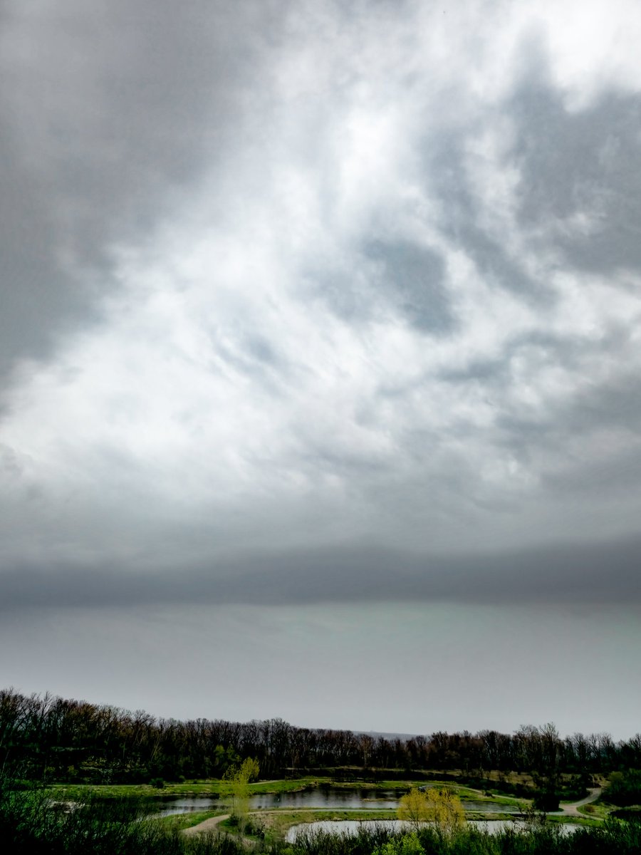 Just a little line..

Caught this near Hamilton as the line rolled through today.

@weathernetwork @StormhunterTWN #onstorm