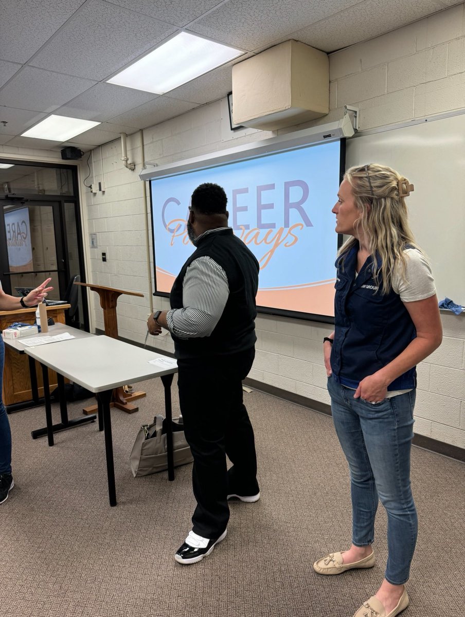 PhilCod63's tweet photo. Got to speak with high school students this morning about various career pathways and the importance of education (2 year or 4 year- just do it)…. #WorkNeverEnds #HopeDealer #Educator #DrBae #GivingBack #IndustyFriends https://t.co/5OwCHg0K1c