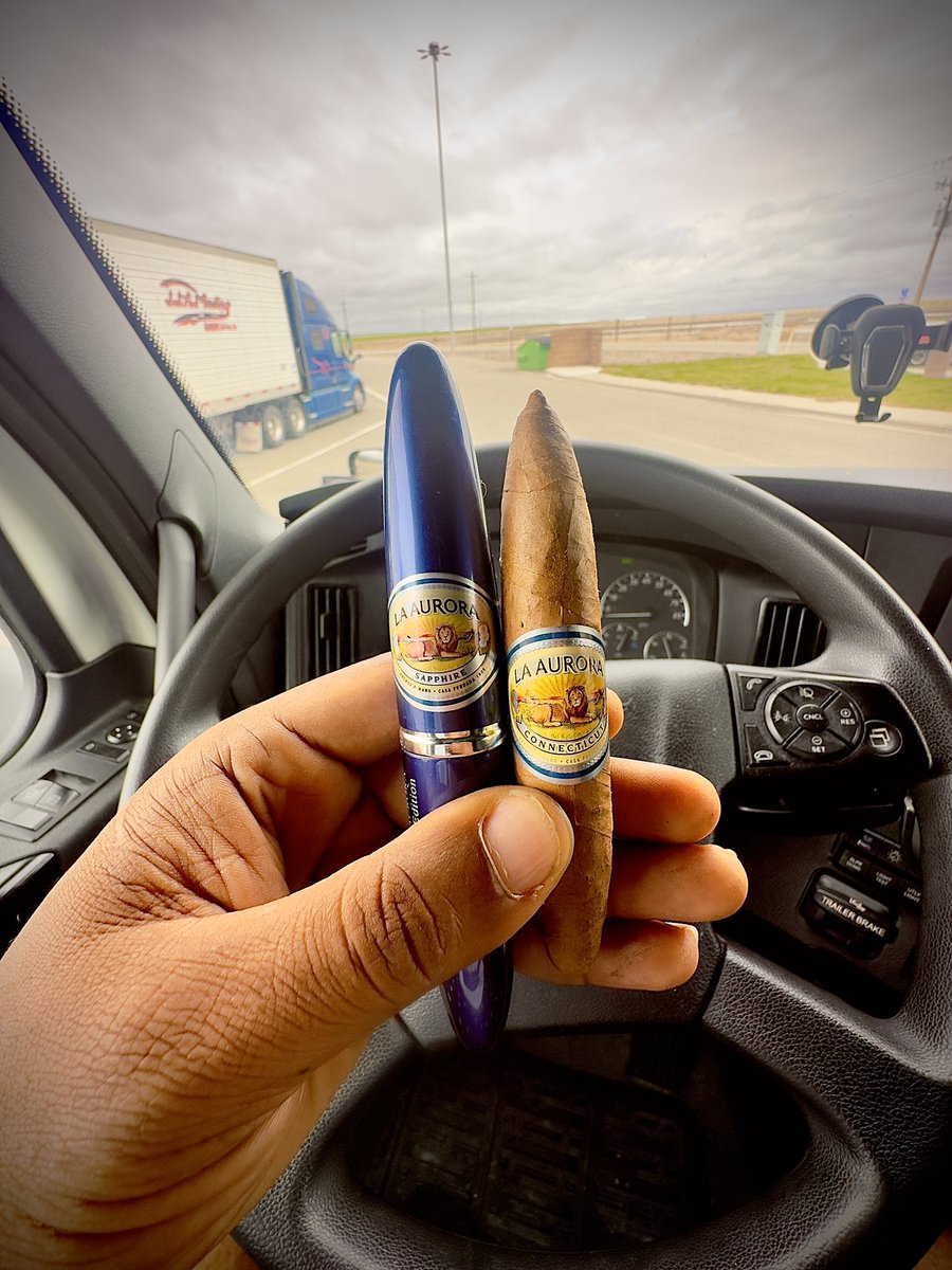 Time to 🔥 up on a gloomy Saturday 💨🚛💰 #cigars #cigarlife #cigarporn #botl #truckers #trucking
