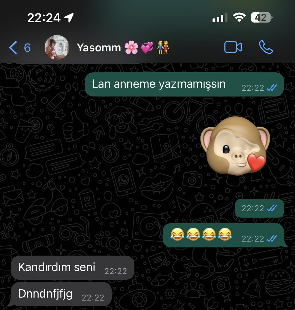 Hasta hasta incecik giyinip dışarı çıktığım için seni annene şikayet ettim diye beni kandıran bir arkadaşım var 😂😂😂 bilin bakalım kim 😂