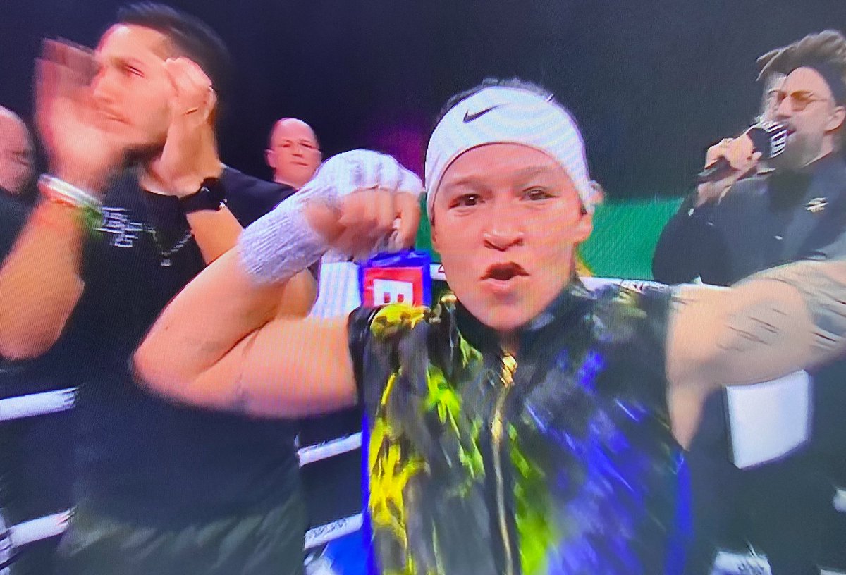 #FerreiraLescano @DAZNBoxing #womensboxing Congratulations @BFerreira60kg the *NEW* IFB Women's World lightweight champion, 59-55 x2, 58-55.  Bia overpowered a game opponent in Lescano, and would likely have won within the distance without the stoppage for the cut.