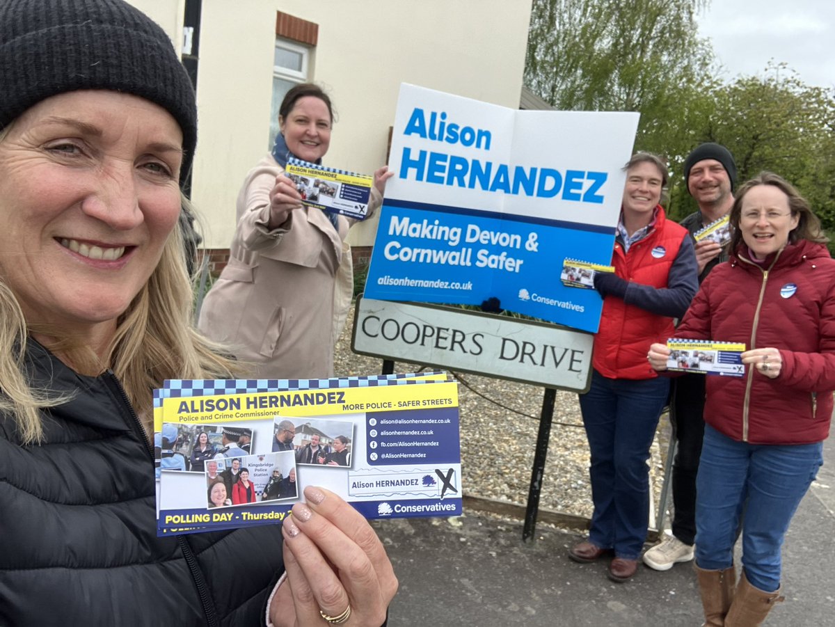 Campaigning for our <a href="/DC_PCC/">Devon & Cornwall PCC</a> <a href="/AlisonHernandez/">Alison Hernandez</a> in Barnstaple today with <a href="/SelaineSaxby/">Selaine Saxby</a>, <a href="/northdevontory/">David Hoare</a>, <a href="/isogrant/">Isobel Grant</a> 💙🗳️💙