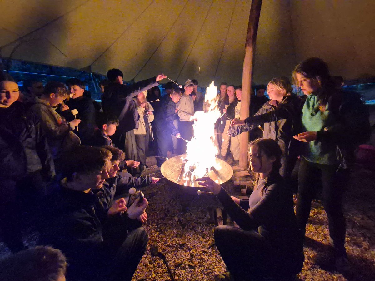 DunottarDofE's tweet photo. Roasting marshmallows on the fire 🔥@DunottarSchool https://t.co/c4buxxKnIk