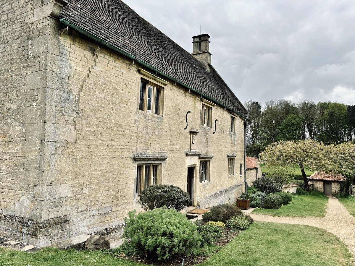 Woolsthorpe Manor today - a different @nationaltrust property & the home of Sir Isaac Newton!