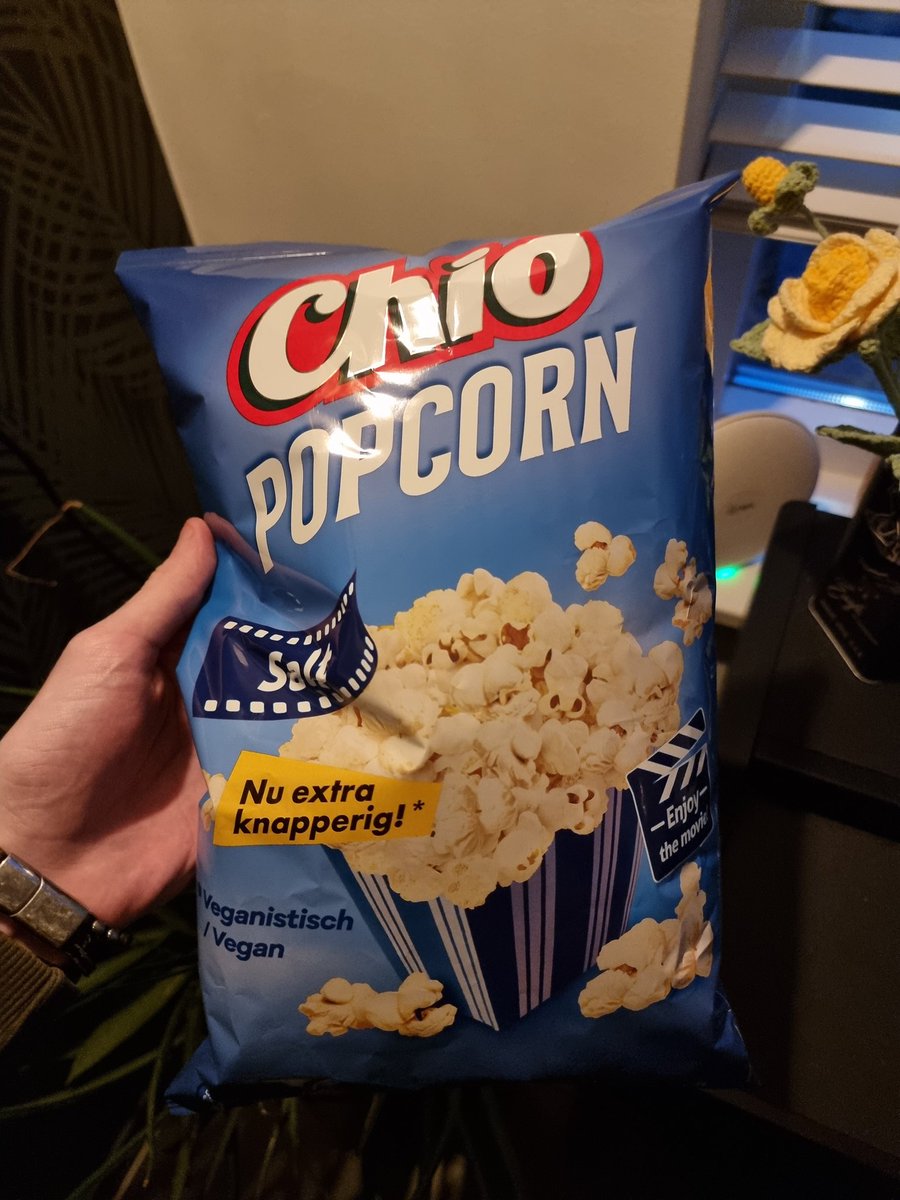 Guys guys guys.. i don't know if i should eat this XD, Ohio popcorn 😭, nah this came straight outto o-block🤪, only in ohio 🤣🤣