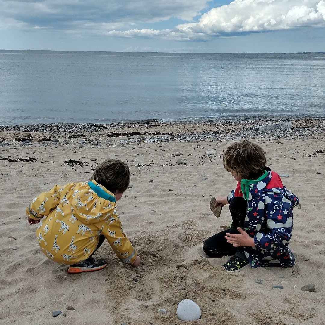 lauralikeswater's tweet image. Six playgrounds, a fairground, multiple beaches, multiple cafes and five miles of flat, smooth, traffic-free asphalt. Best family bike ride in the UK?
#unlikelydestination #morecambebay #heysham #familycycling