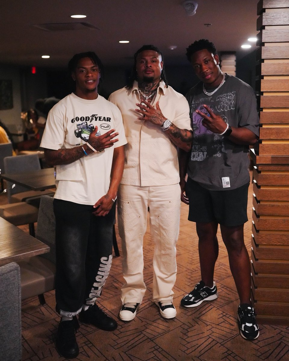 Clemson Family 🧡

<a href="/atxlete/">Xavier Thomas</a> x <a href="/_MG3__/">MGIII™</a> x <a href="/thekjhenry/">KJ Henry</a>