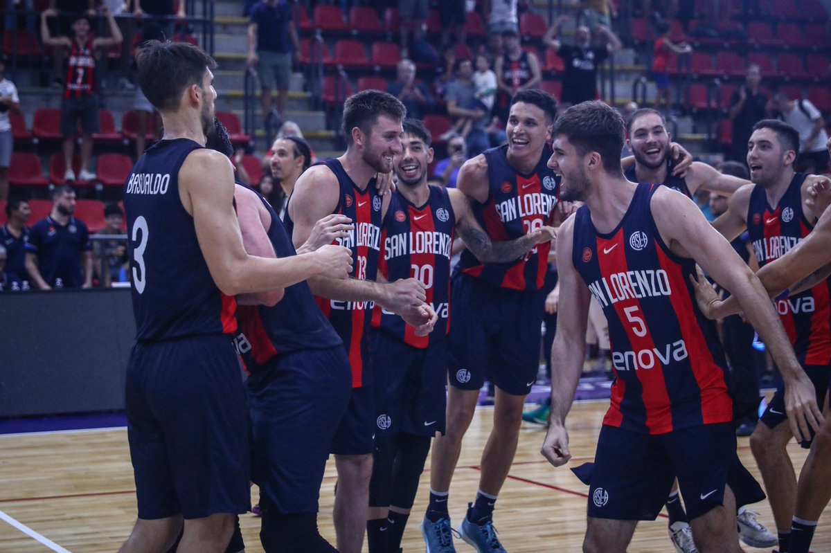 CASLABasquet's tweet photo. ¡Clasificados a la postemporada! 💪🏼 

#SanLorenzo, con la victoria en Zárate, se aseguró un lugar en los #PlayoffsLaLiga40 😎 

En este proceso recorrido con #ObjetivosDeRendimiento, el Ciclón redondea un récord de 20-12 en la temporada.

¡Vamos por mucho más! 💙❤️ https://t.co/rn91fgG05Q