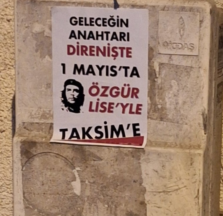 📍Sarıgazi Oy kullanamadığımız için umurlarında olmayan liselilerin hakkını aramak için birleştiği meydandır 1 Mayıs meydanı. Hakkımızı arayacağımız, bu düzene boyun eğmeyeceğimiz meydandır. Geleceğimiz, yaşamlarımız için 1 Mayıs'ta Özgür Lise'yle Taksim'e!