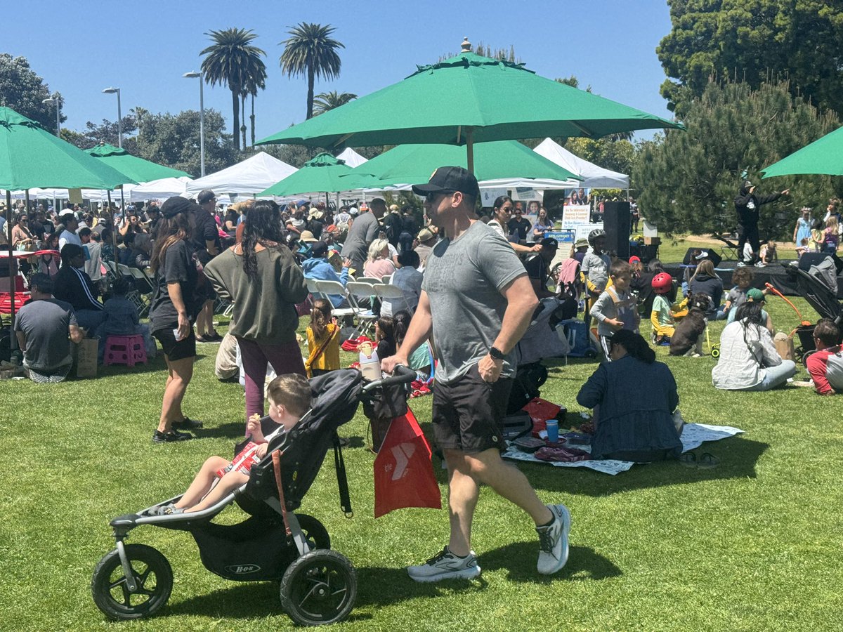 Airport2Park's tweet image. THOUSANDS of people enjoying the 2024 Santa Monica Arts, Literacy &amp;amp; STEM Festival at Virginia Ave Park! FREE! #ParksAreForLearning #ParksAreForEveryone #ParkEquity