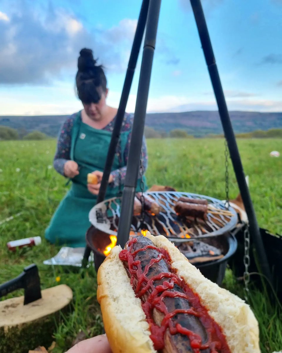 Nothing like hotdogs on the Roadii in the middle of nowhere 🏕️🌭🔥🪵🪓🌳

The Campfire Society CIC 

#outdoorcooking #bbq #outdoorkitchen #grill #outdoor #food #grilling #foodporn #bushcraft #camping #foodie  #firecooking #cookingwithfire #fire #meat #campfire #wales #cymru