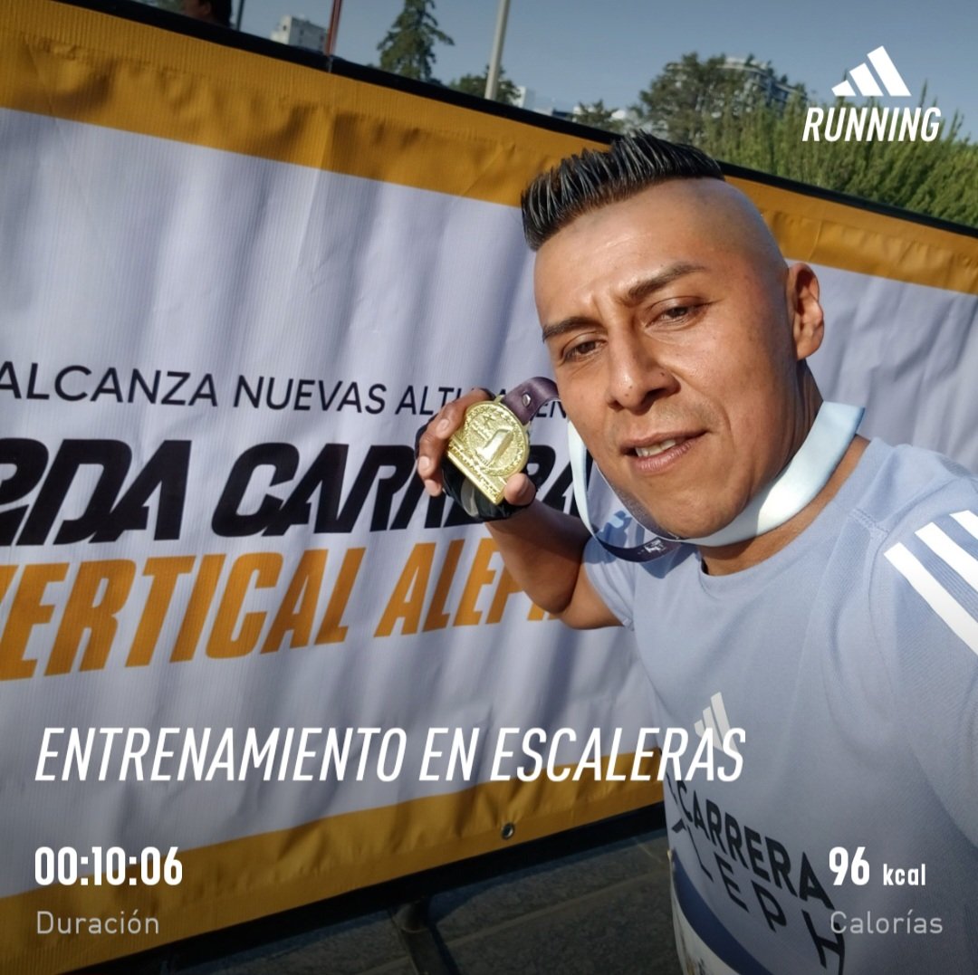 juliobikerun555's tweet photo. Y llegando a la cima del cielo en metros verticales ⬆️ . Hoy me fui para arriba #CarreraVerticalAleph 🏙⬆️🏃💨 conquistados esos 40 pisos 1120 escalones . #TorreAleph 🏙 . #YoElegiCorrer @SumandoKMx @ComuniRunners @ManicomioRunner @logrartusmetas @MeEncantaCorrer @CorroAMiPaso https://t.co/oCArqvbUGr
