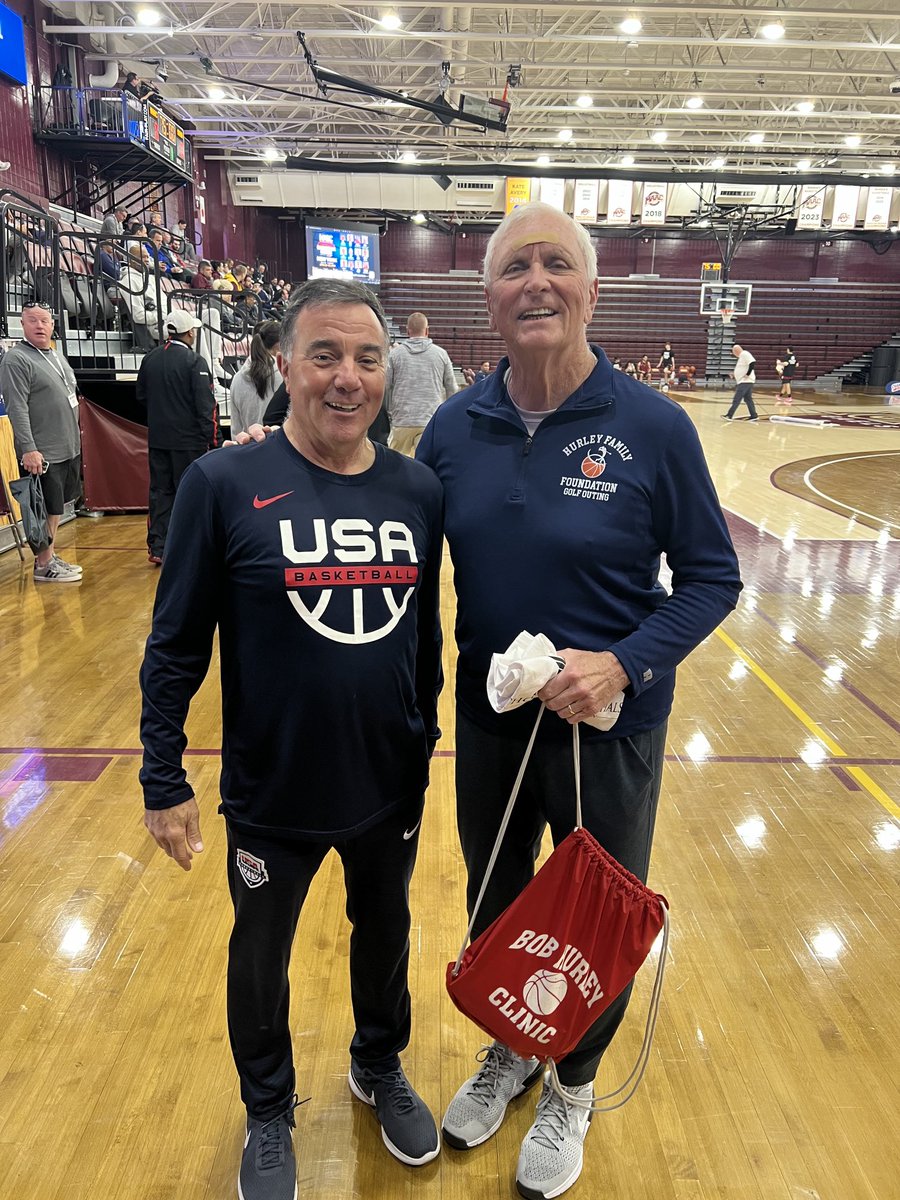 I got to listen to one of the best coaches ever today, Bob Hurley, Sr., at the @ChampProduction coaching clinic at @IonaGaelsMBB. He’s never stopped learning & never stopped teaching.