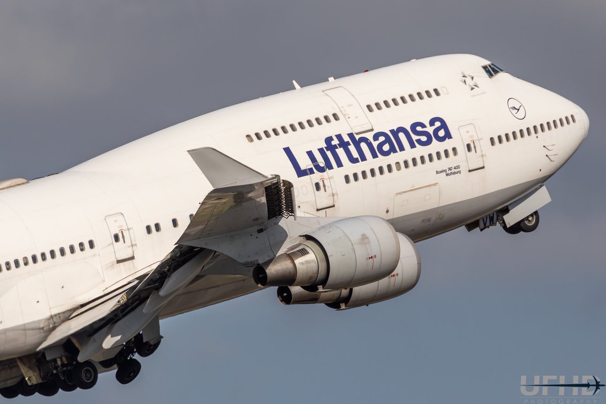 UnitedFlyerHD's tweet photo. Lufthansa B747-400 (D-ABVW “Wolfsburg”) departing Houston IAH 15L. 

#lufthansa #avgeek #boeing #boeing747 #boeing747400 #boeinglovers #b747 #b747400 #queenoftheskies #dabvw #houstonspotters https://t.co/z2N3bW4N4t