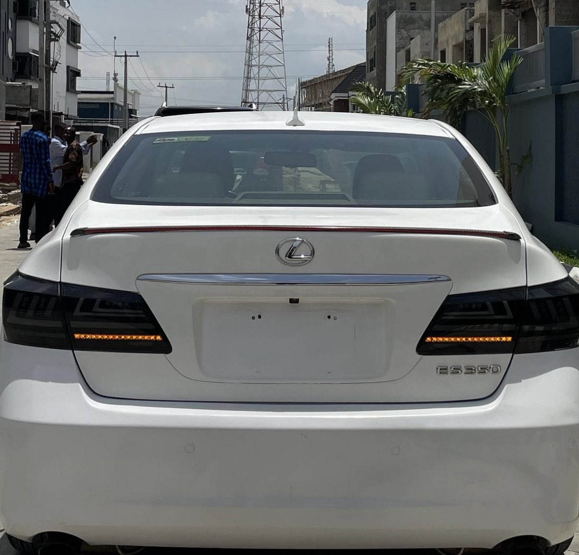 Pre-owned 2012 Lexus ES 350 now available -White on cream Interior 🏷️:11.5 million naira Contact for details 📥