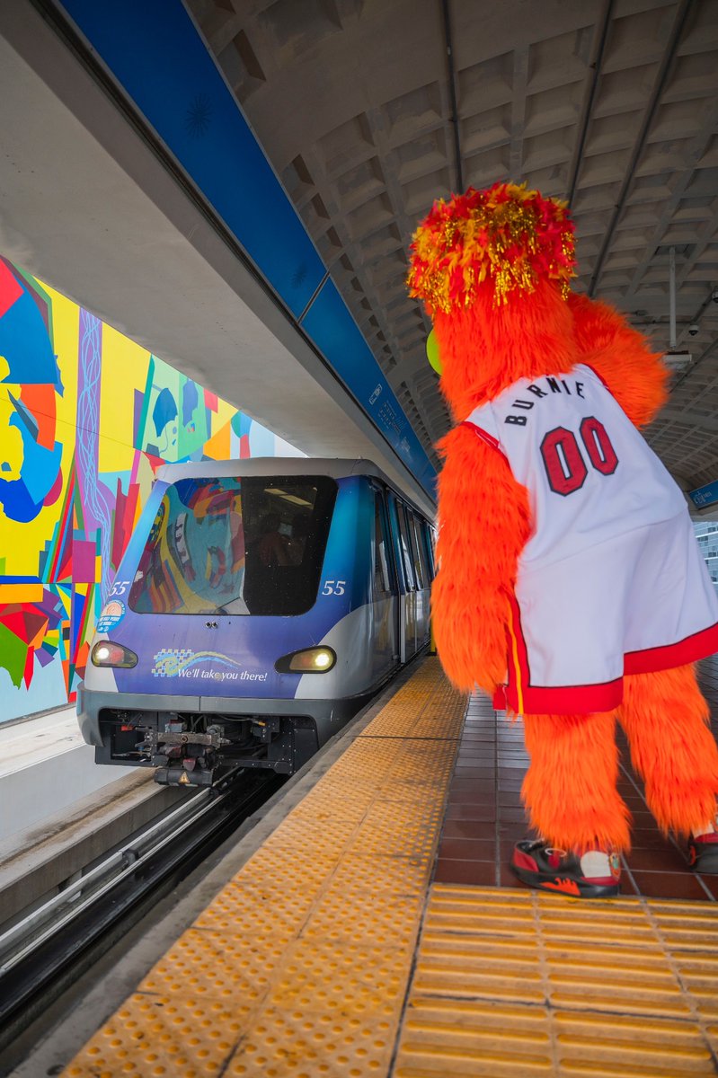 Ready for the @MiamiHEAT game tonight? 🏀 Don't battle traffic - hop on the Metromover and enjoy a short stroll to the @KaseyaCenter 🚝 ✨ #GoMiamiDade #GOHEAT #NBAPlayoffs2024