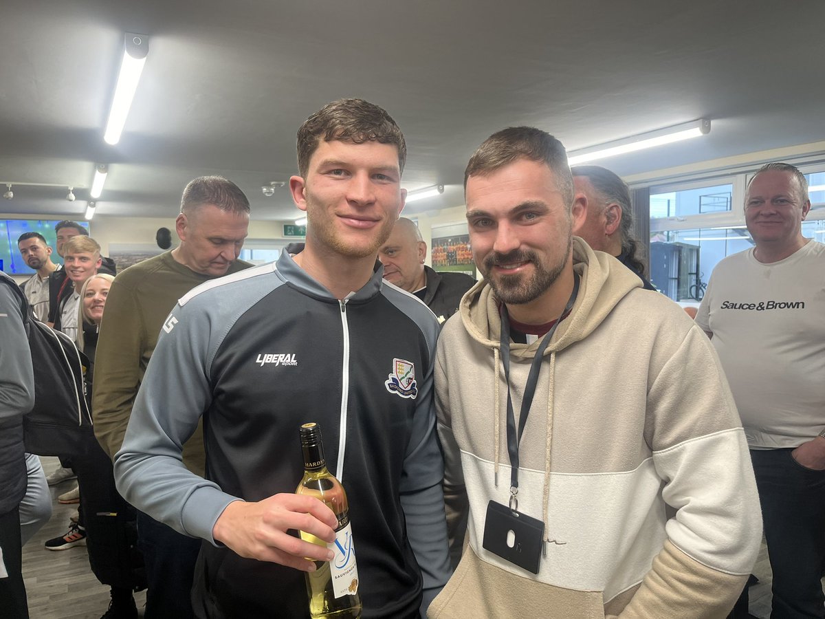 🍾 Josh Barnes was voted man of the match after a brilliant brace against Bamber Bridge this afternoon! 📸 Josh is pictured with Ryan Bailey, a member of the stag party who came all the way from Plymouth who kindly sponsored today’s game! Congratulations, Barnesy! 💛