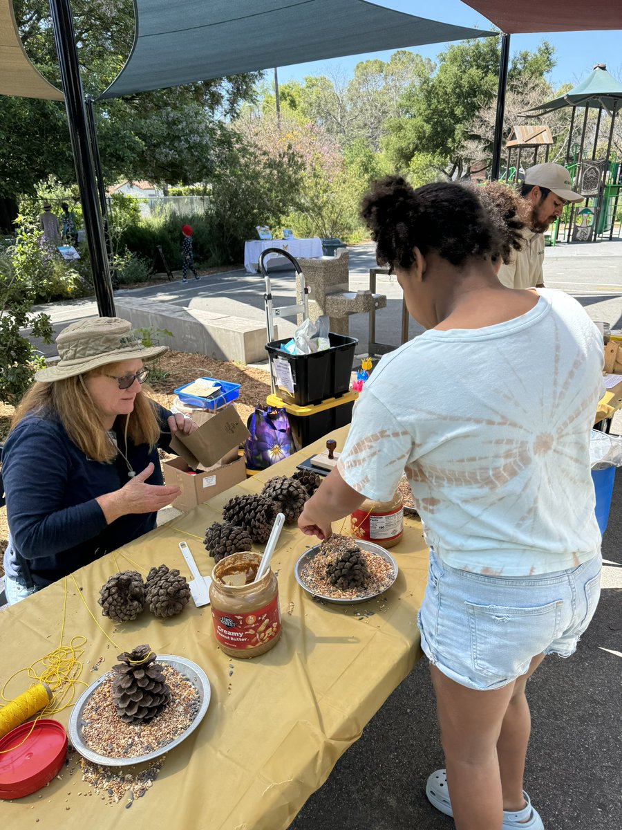 Rachel and I had a lovely time today at Franklin Elementary’s Earth Day Festival. Appreciate all the groups & volunteers who made it possible. Still waiting for the birds to discover their new feeder. @NorthEastTrees @COGWaterPower @glendaleeco @GlendaleUSD #EarthDay2024