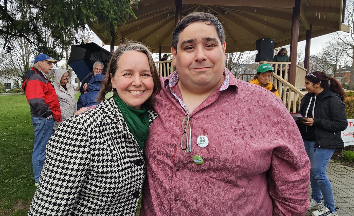 Thanks to @AislinnClancyKC for coming out to Milton today and standing with the community! @OntarioGreens will always back people power to protect our farmlands, our water, and our air from greed - while offering sustainable solutions on housing and transit. #onpoli #Milton