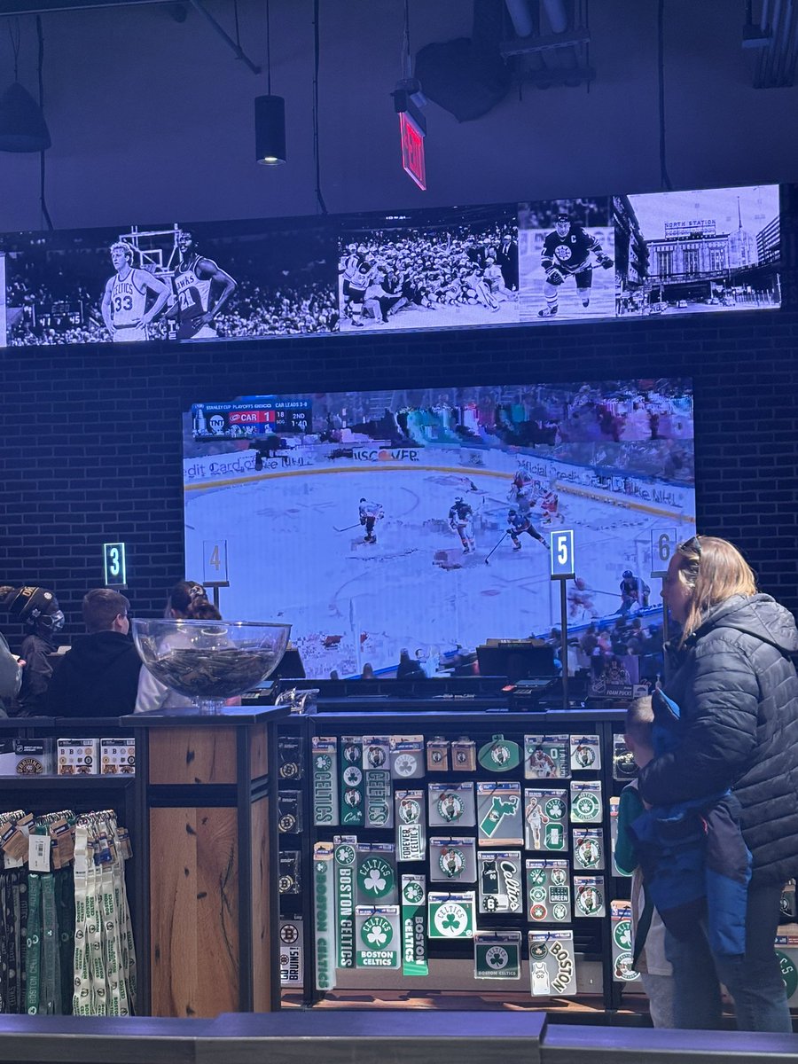 watching the islanders game in the bruins proshop