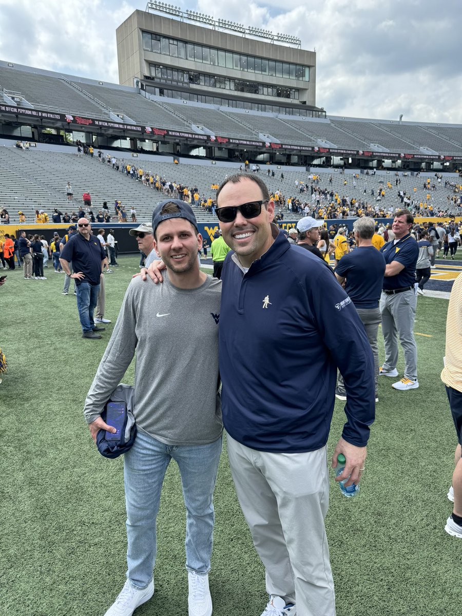 Such a fun day!! Huge shoutout to Pat White and @PatMcAfeeShow for being the guest coaches. And a great show from @HueyMack kicked us off. We had so many former Mountaineers in the house. Tradition never dies! #HailWV