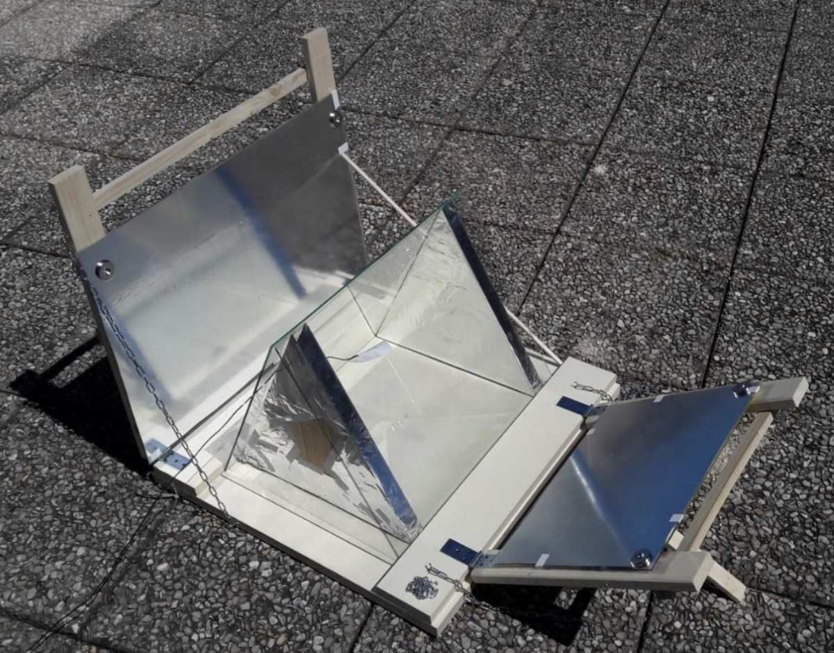 Newton Solar Oven, el horno solar fabricado con materiales reciclados capaz de alcanzar temperaturas de hasta 200°C ecoinventos.com/newton-solar-o…