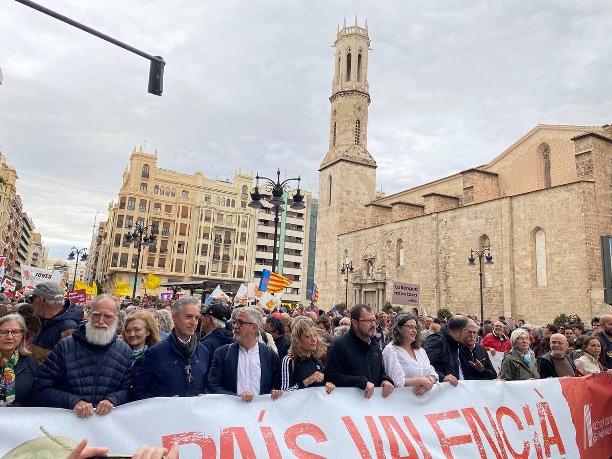 📢 Mobilitzats per la Diada Nacional del País Valencià al costat d'@AccioCulturalPV La censura i la persecució de l'extrema dreta no ens atura: la lluita pels drets socials, nacionals i democràtics continua. Som #FederacióLlull, som Països Catalans! ✊