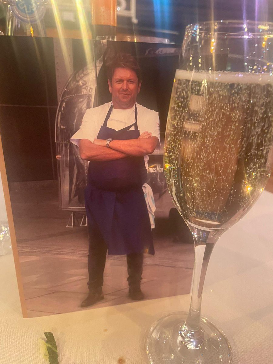 Simms11WR's tweet photo. @jamesmartinchef we’ve been into the Manchester restaurant at the casino. Food has been amazing and we’ve had such a great night. You have an absolute star working here. Gracie has been so friendly and has really looked after us on our wedding anniversary. Thank you. https://t.co/wv8jQWBJ34