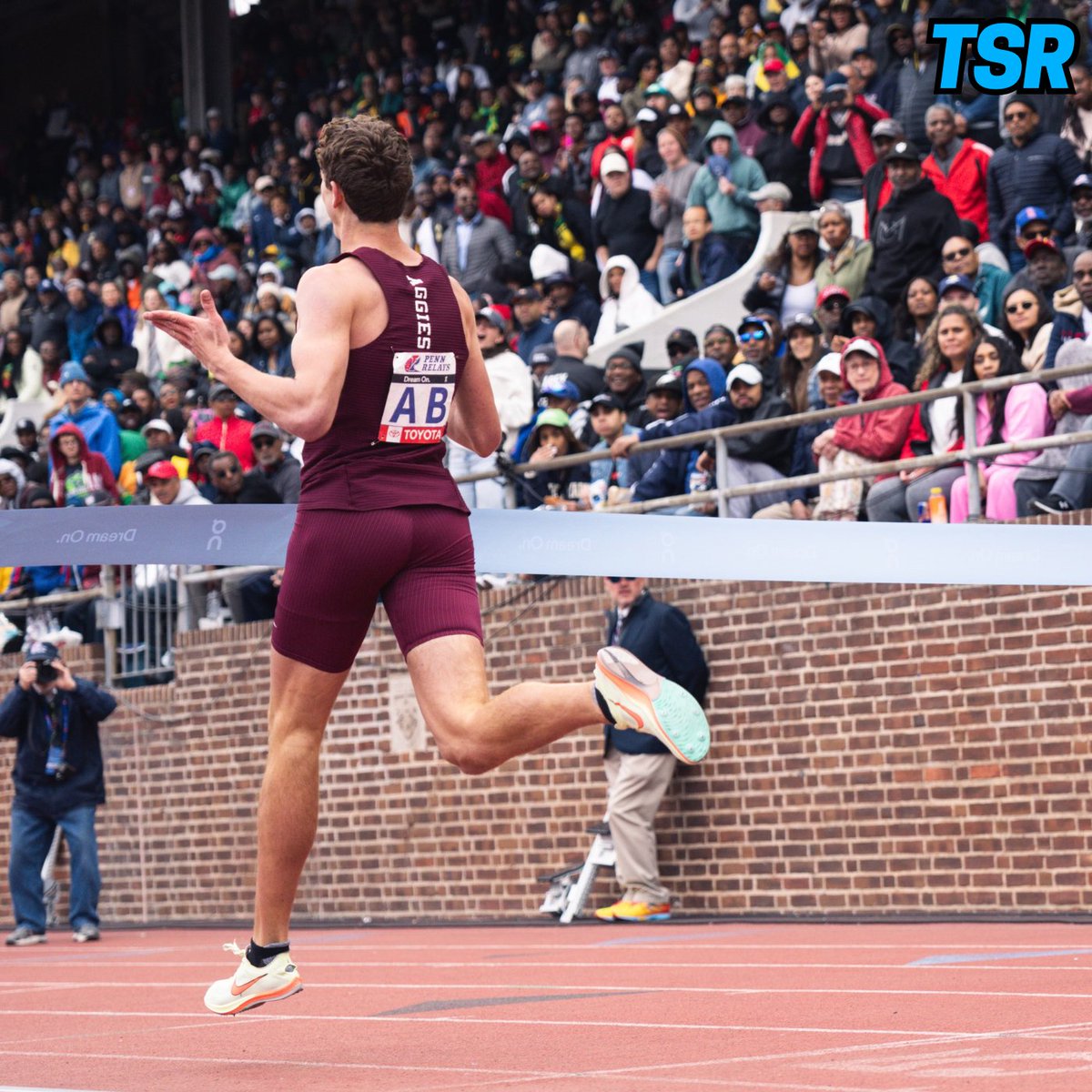 Texas A&M takes home the dub! The Aggie men secured Penn Relays gold in the Championship of America 4x800m relay in 7:13.98. Sam Whitmarsh anchored his team home with a 1:45 anchor split. 📸 via Sean Ahearn