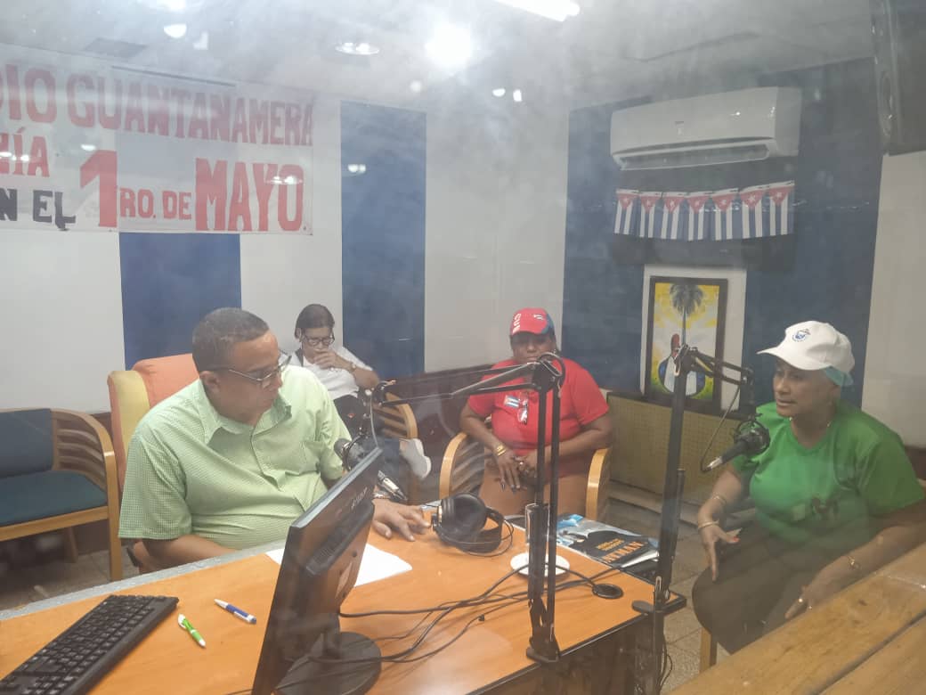 #Guantanamo  Nuestra casa radial recibió a primer secretario del <a href="/PartidoPCC/">Partido Comunista de Cuba</a> en esta provincia de #Cuba quien junto a dirigentes sindicales participó en el programa Timbre para abordar temas de interés para la población y los preparativos para el #1DeMayo <a href="/RadioGtmo/">Radio Guantánamo</a> <a href="/cuba_ye/">YeCuba</a>