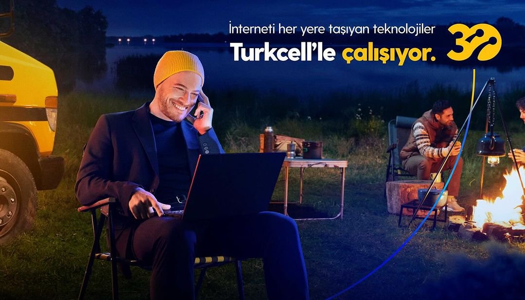 #KeremBürsin marka yüzü olduğu Turkcell'in 30. yılına özel 'Herkes Turkcell'le Çalışıyor' reklam filmi 14 milyon izlenmeye ulaştı. Rivayete göre bu sene hız kesmeden çalışmaya devam eden Kerem sanırım ışınlanmayı buldu. Tebrikler! 🤭