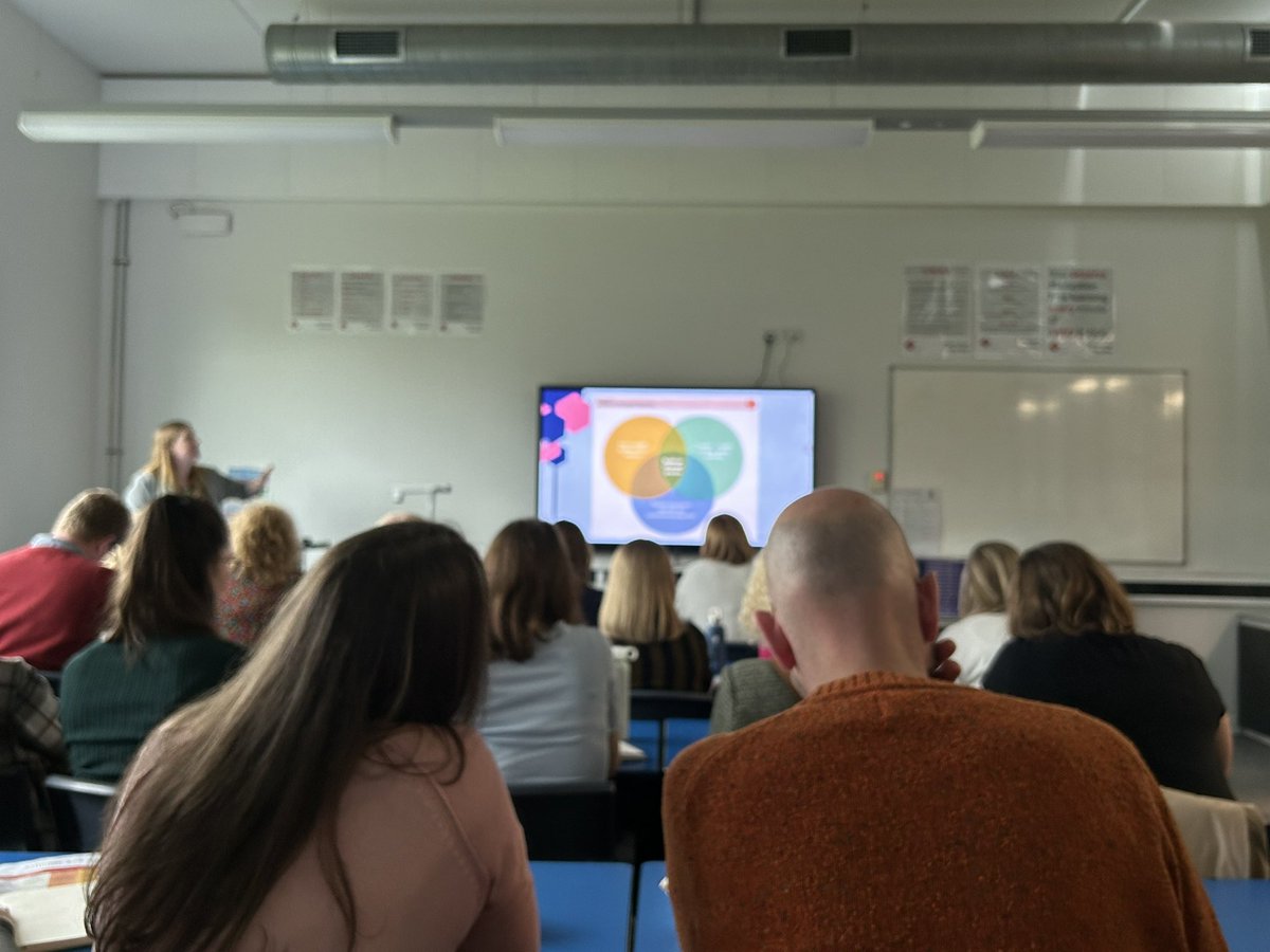 jojolarrieu's tweet photo. Back home after a lovely trip up Gloucester in the rain to #researchEDSW โฆ fantastic speakers, enthusiastic organisers, excellent swag and a dog! https://t.co/aAoQfA2J05