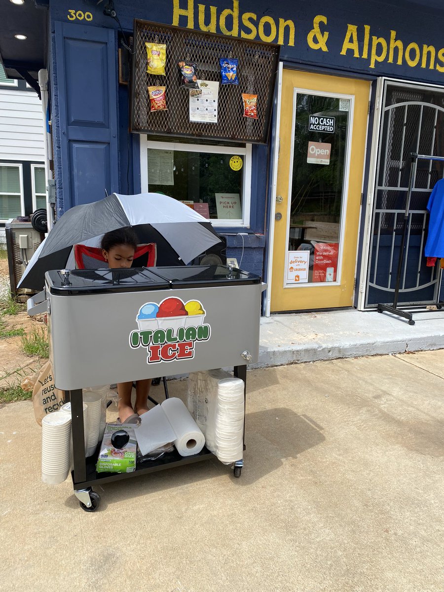 sunizout's tweet photo. My baby said daddy I wanna sell Icees at the deli.. Let’s Go Grasshopper!
#BlessTheBlock
#GodBlessTheTrap (Rip Young Capone) https://t.co/fcQQhzY6U1