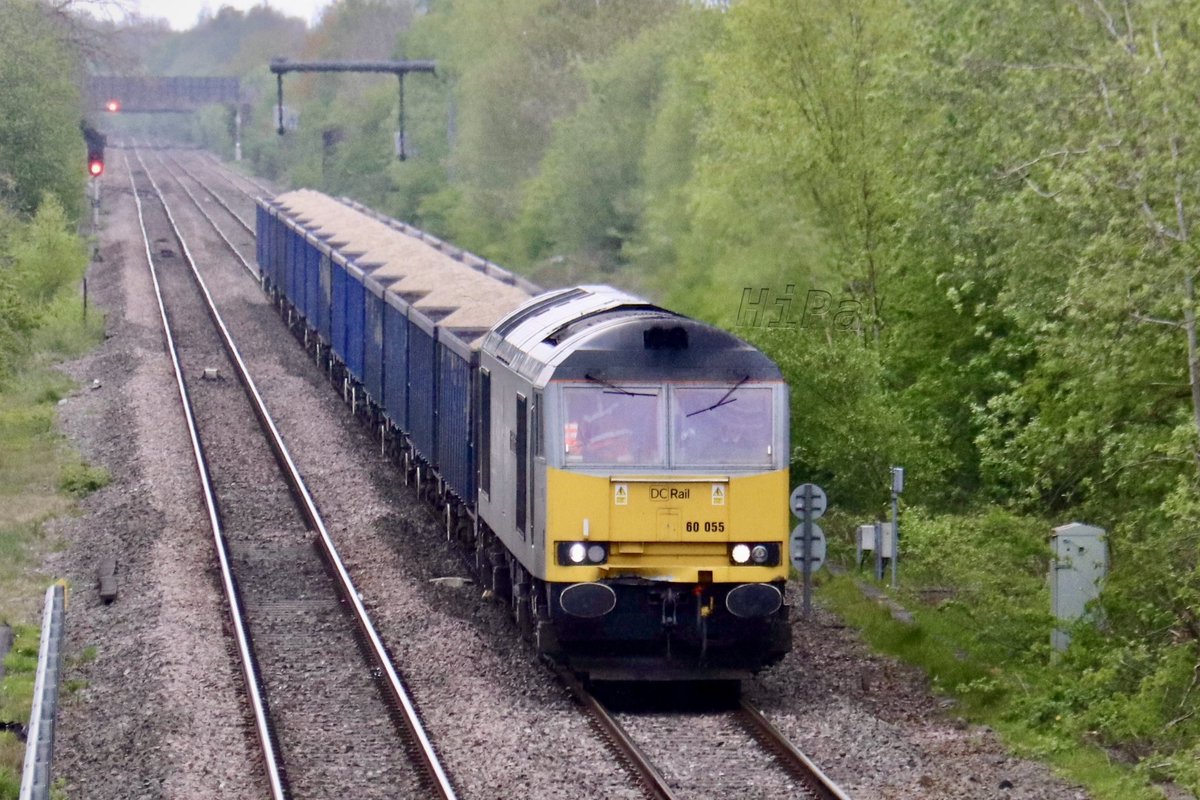 DC Rail Freight #Class60 60055 ‘Thomas Barnardo’ hauling “sand train”, 6Z90 1551 Derby Chaddesden Sidings > St Helens Ravenhead Sidings, through Sunnyhill