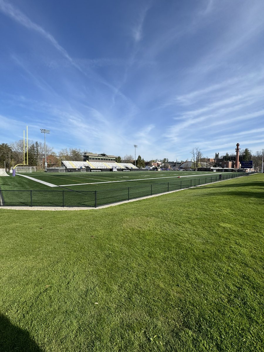 Had a great visit this morning at @WilliamsEphsFB. Thank you Coach Raymond, @CoachHennessey, and @Coach_Miggs for inviting me to spring practice. Appreciate the hospitality from all the players and staff. Can’t wait to get back this summer! @XBHS_Football