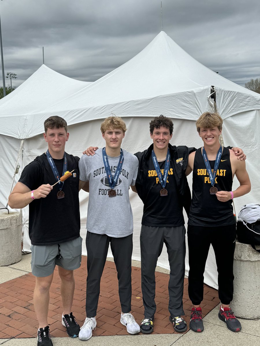 SEPtrack's tweet image. Drake Relays Recap Thread:

Shuttle hurdle takes 3rd place in a new school record time of 59.13. 

17th fastest time in Iowa state history. 

Congrats to Seneca Molstre, Jack Filloon, Joey Lauters, &amp;amp; Bentley Brennick on a great race.