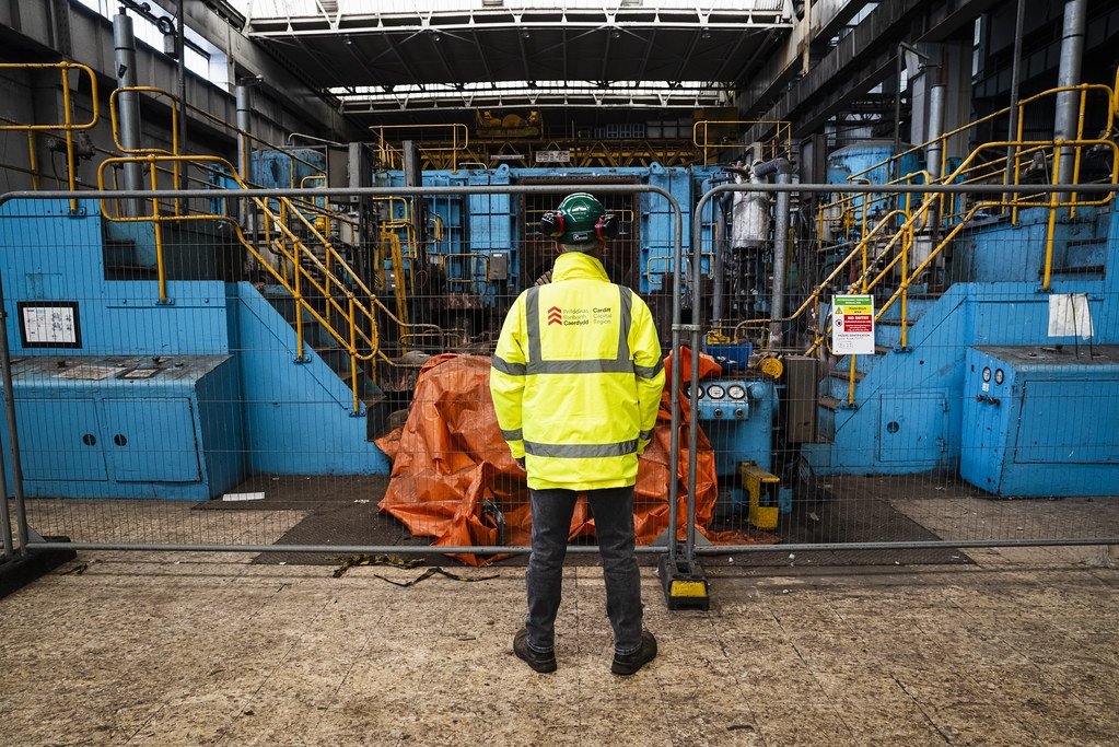 WelshPhotos's tweet photo. Ridiculously privileged to have been given access to Aberthaw Power Station so I could document its closure as part of my ongoing project. More images on my FB page. 
#aberthawpowerstation #energy #wales #welsh #photography https://t.co/4WWhj5klUE