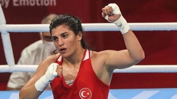 Harikasınız bizim kızlar 👏🏻🥇🇹🇷 Buse Naz Çakıroğlu’nun ardından #Sırbistan'da gerçekleştirilen 2024 Büyükler Avrupa Boks Şampiyonası'nda madalya kazanarak #Avrupa Şampiyonu olan milli sporcumuz Busenaz Sürmeneli’yi tebrik ediyorum.🇹🇷🥇👏🏻 @busenazsurmneli