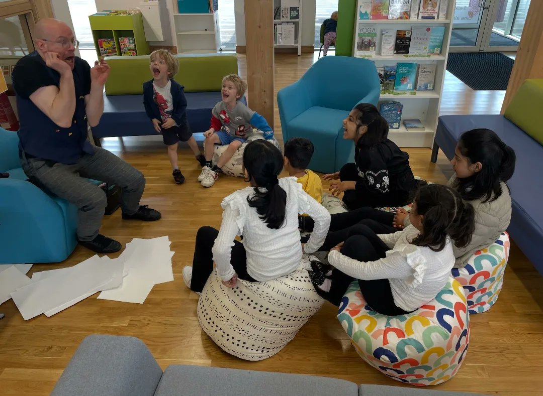 Thank you so much Paul Timoney for bringing fun and laughter to Edgeworthstown library today. The photos, wonderfully captured by staff member Craig, say it all! 

#SpringIntoStorytime #Longford

@LibrariesIre