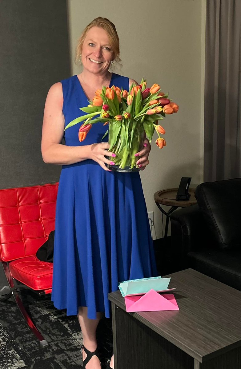 ShawnNeedham2's tweet photo. Our team Moses Lake Professional Pharmacy surprised Janet Needham with flowers for her birthday π₯³ β€οΈ.
Just another reason we love our jobs and never plan on retiring. #TeamNeedham #MLRX #MosesLakeProfessionalPharmacy #birthday #happybirthday #bestteam #neverretire https://t.co/bIzBXvf8g1