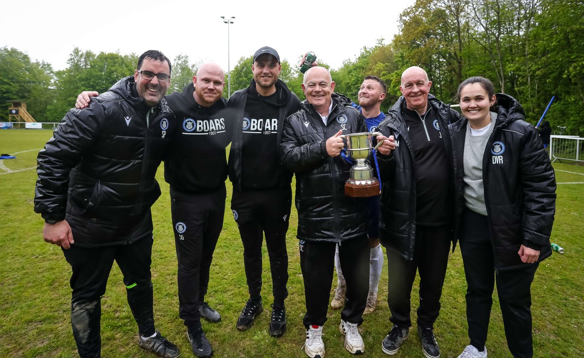 After a long hard season the @RoffeyFC Manager @JackMunday5 with his Coaches & Physio team, proudly show the League Trophy 👏👏👏