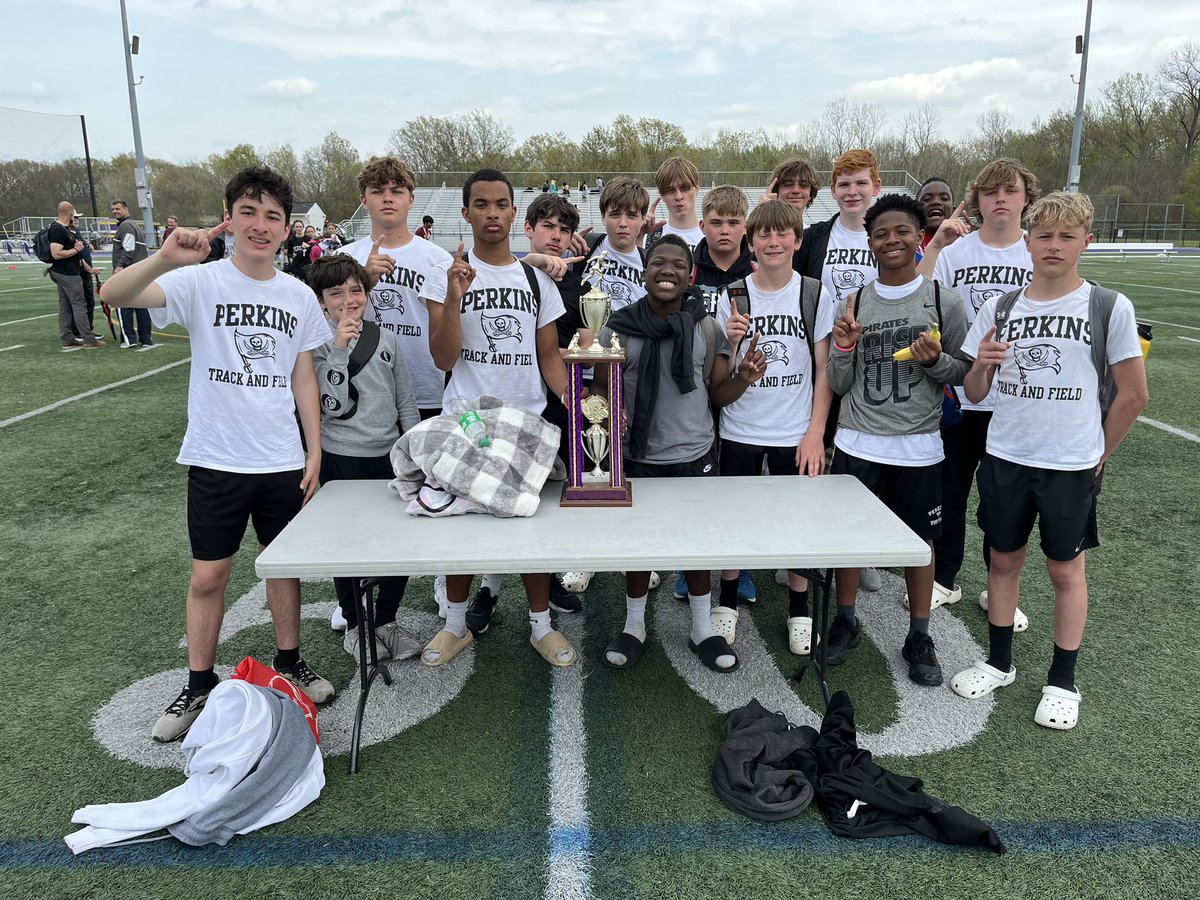 edubbs121's tweet photo. Another job well done by our junior high track teams, 
Our boys took first and our girls finished third at the Avon Invitational. https://t.co/oD7HxZuXgn
