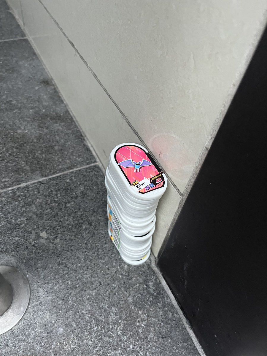 パチ屋の外に置いてあったんだけど、パチ屋にポケモンのゲームでもあるんかな