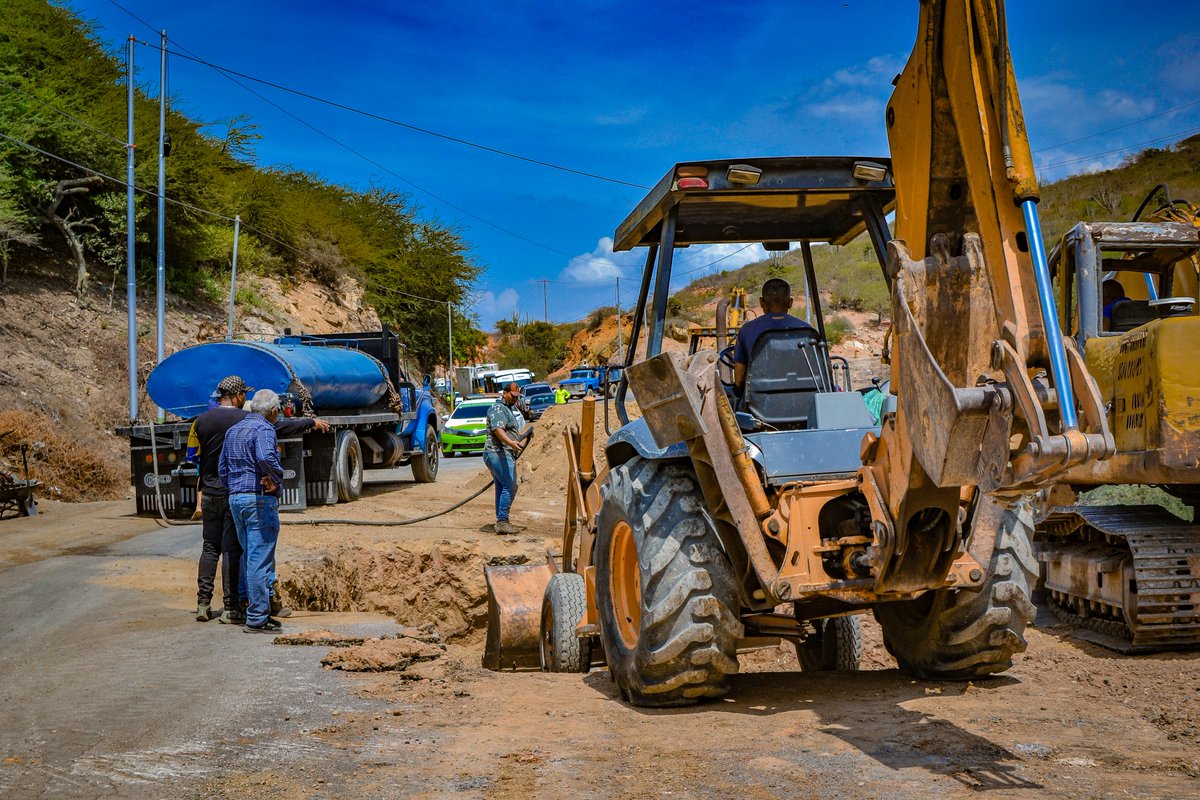 Gracias al apoyo de Barrio Nuevo, Barrio Tricolor en conjunto con el <a href="/Saves_sucre/">Saves Sucre Oficial</a>, el Ministerio de Transporte y <a href="/CorpoSucregob/">CorpoSucregob</a>, inician trabajos para la recuperación y rehabilitación del alcantarillado en la T- 9, debido a un colapso en la vialidad.

<a href="/NicolasMaduro/">Nicolás Maduro</a>
<a href="/GRaulparedes/">Gral. Raúl Paredes</a>