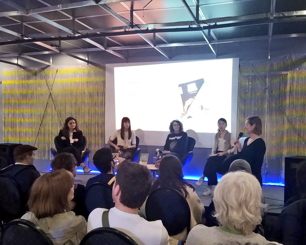 Lectora Editora/ Traductora/ Escritora: Formas de leer para vivir con Catalina Reggiani, Laura Wittner, Malena Higashi y Sofía de la Vega
<a href="/FiordoEditorial/">Fiordo Editorial</a> 
<a href="/ConcretoEd/">Concreto Editorial</a> 
<a href="/ed_entropia/">Editorial Entropía</a> 
<a href="/ferialibro/">Feria del Libro</a>