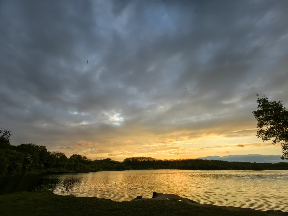 Cosmeston Lakes, Vale of Glamorgan.

@S4Ctywydd

Evening of 27th April 2024